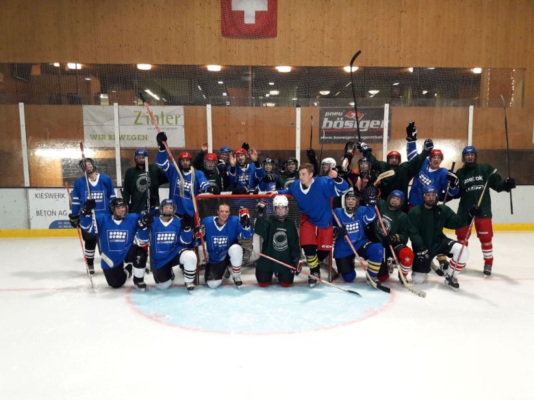 Eisfeld anstatt Turnhalle –&nbsp;Plauschhockey
