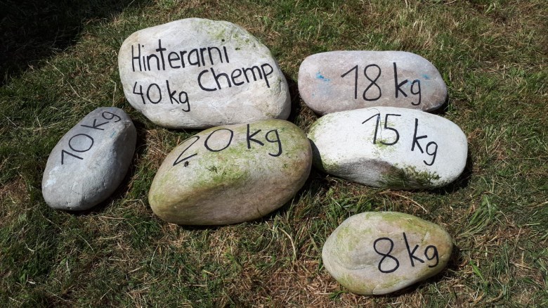 Steinstossen an der Hinterarni-Chilbi